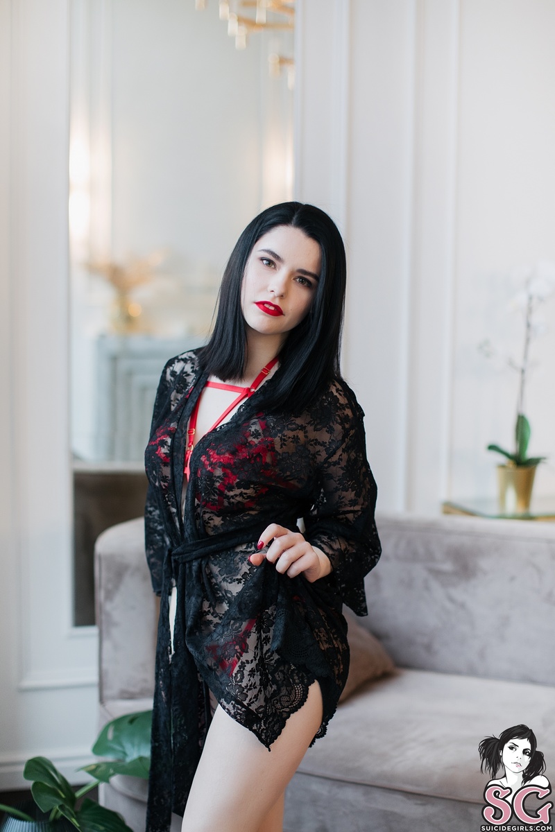 cabani-redblack-01.jpg