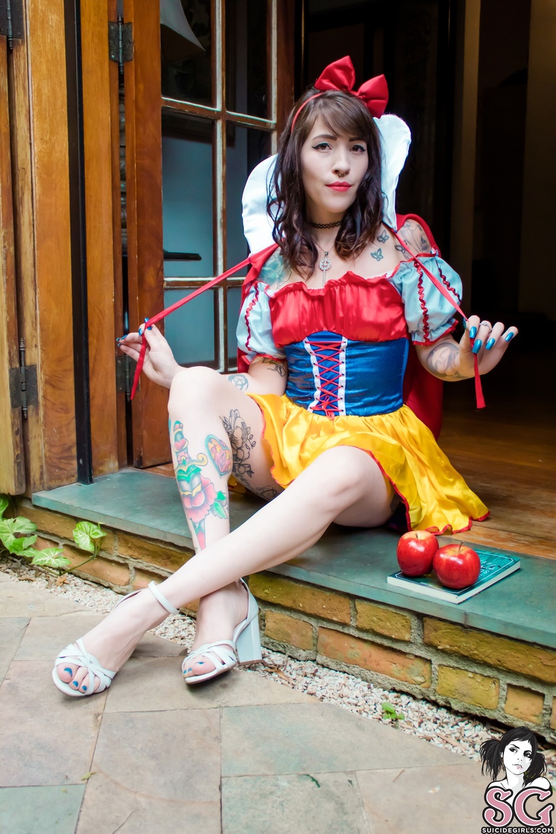 leblanc-thepoisonedstory-15.jpg