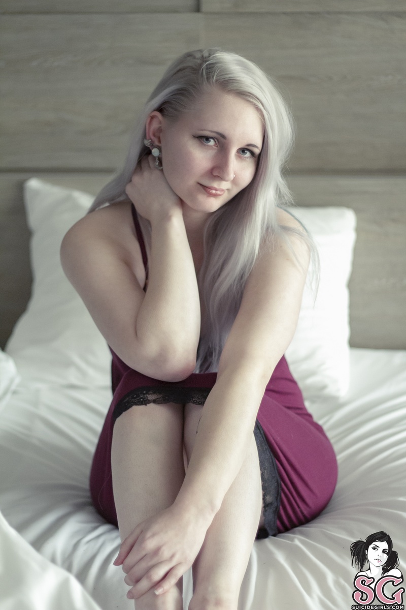 queenofhell-goodmorningsunshine-01.jpg