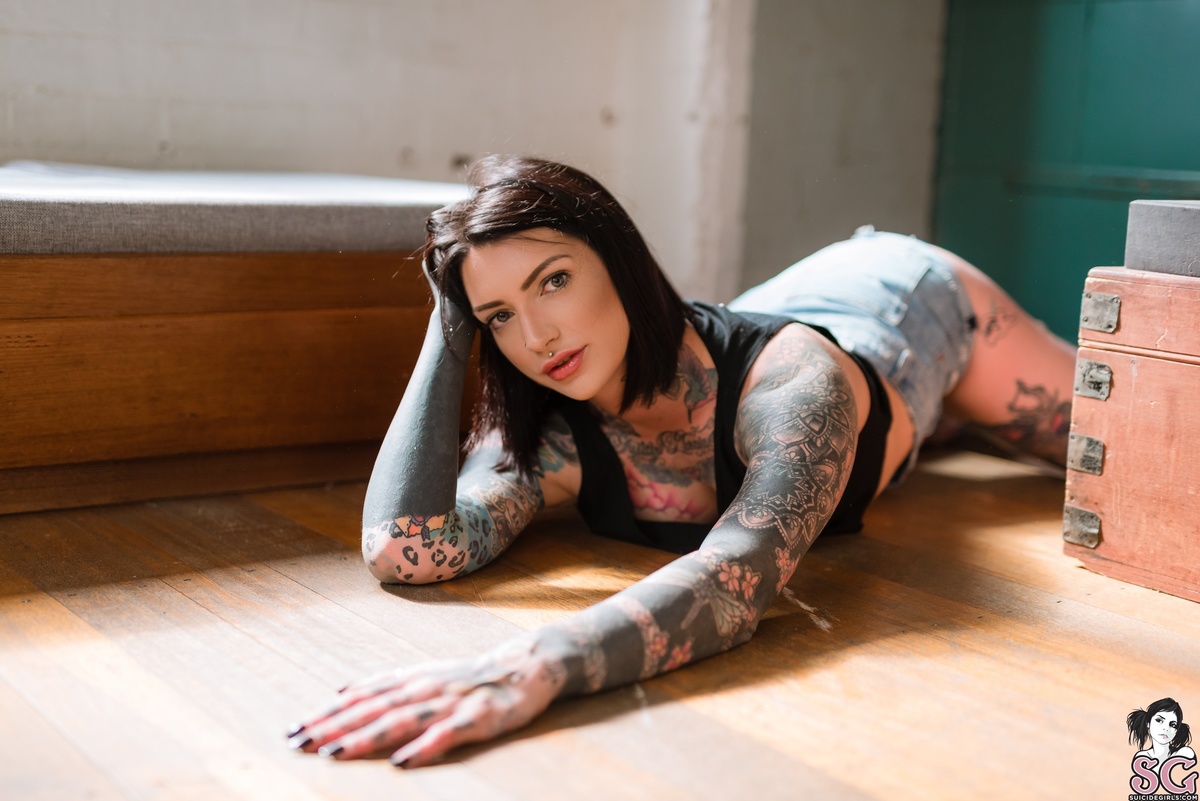 helenjade-lovemeless-05.jpg