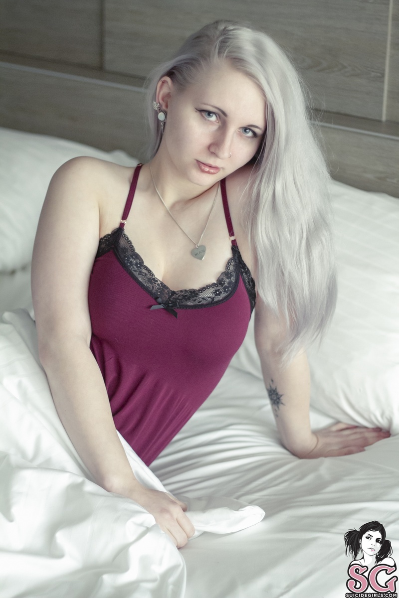 queenofhell-goodmorningsunshine-03.jpg