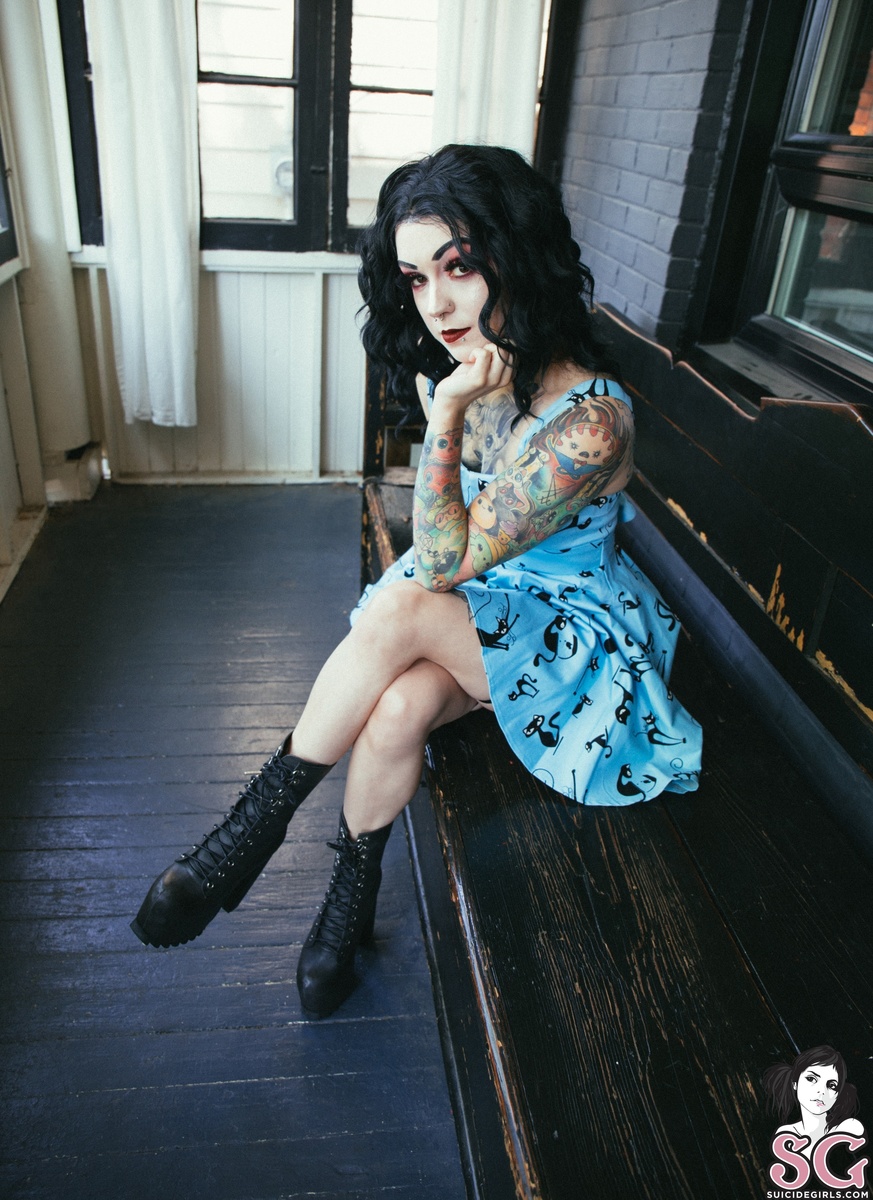 porcelyn-fairieswearboots-01.jpg