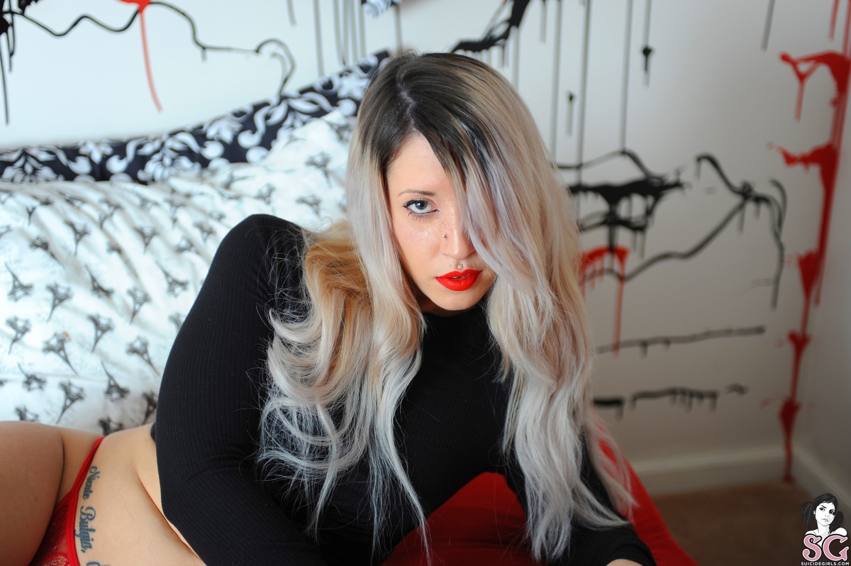 zabella-crimsonchaos-01.jpg