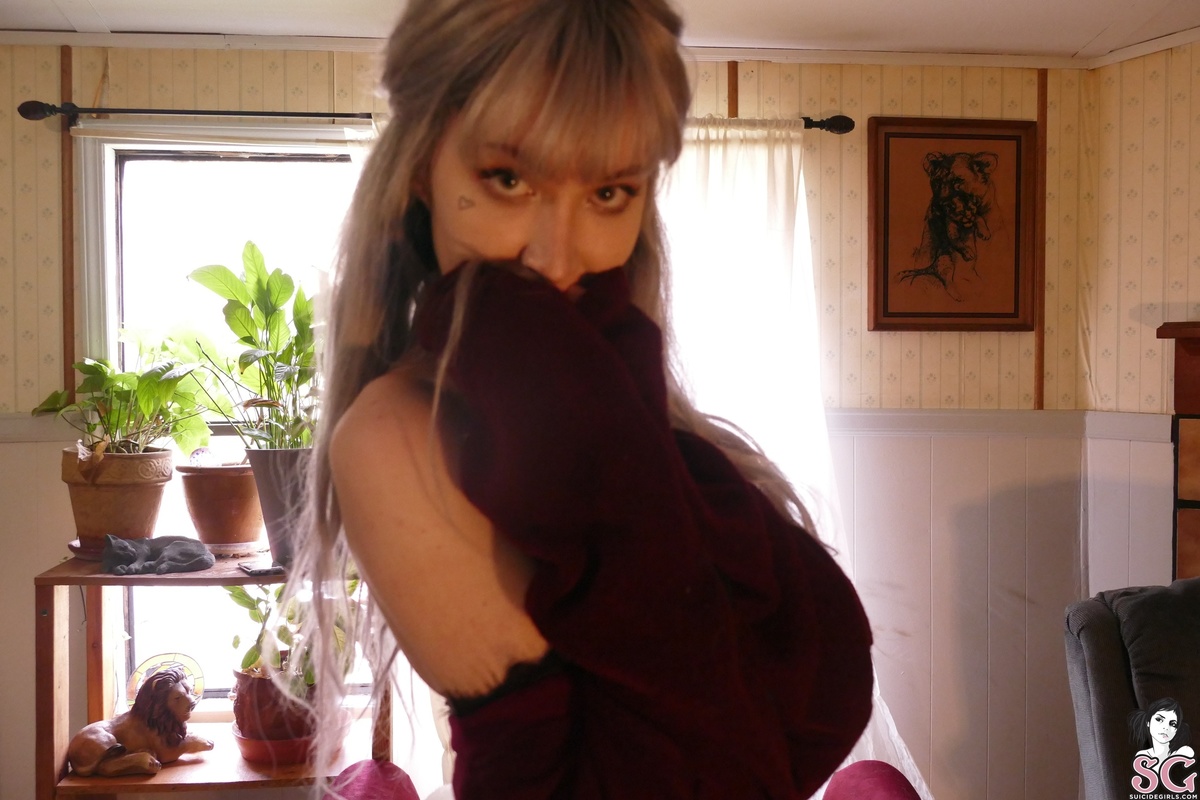 virgosuicide-mahogany-11.jpg