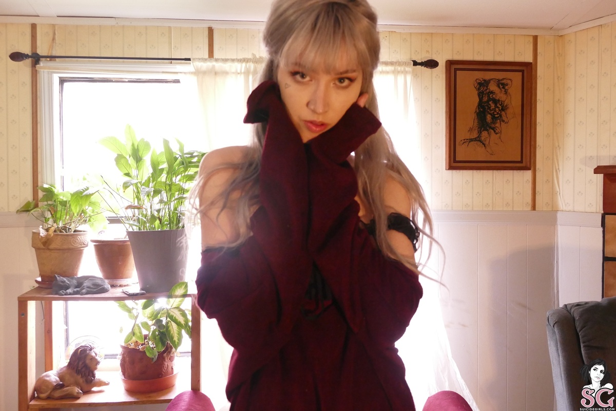 virgosuicide-mahogany-09.jpg