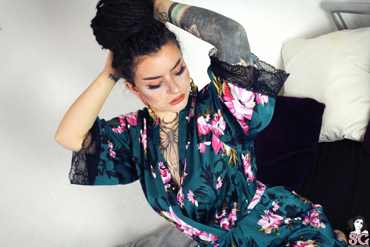 devilesu-aboutlastnight-03.jpg