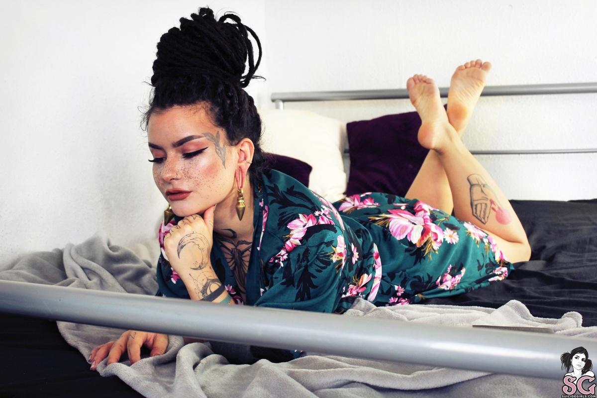 devilesu-aboutlastnight-07.jpg