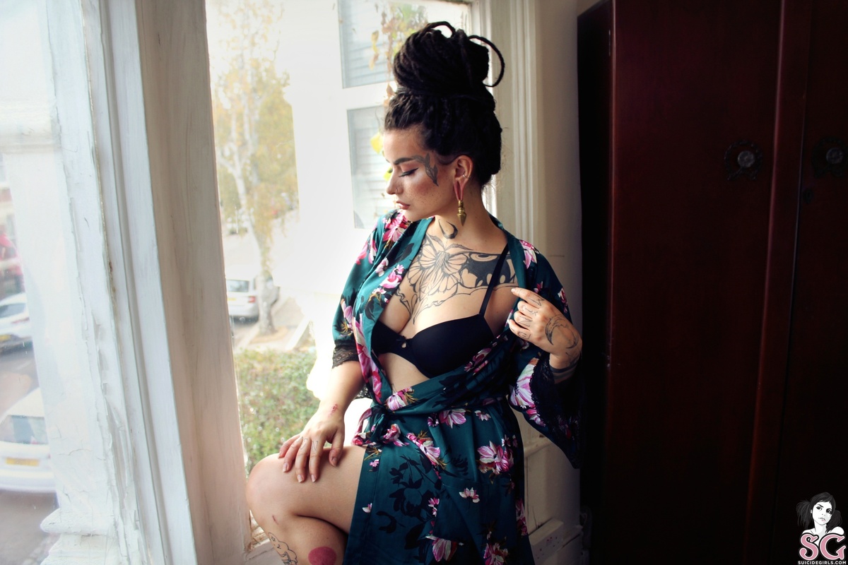 devilesu-aboutlastnight-11.jpg