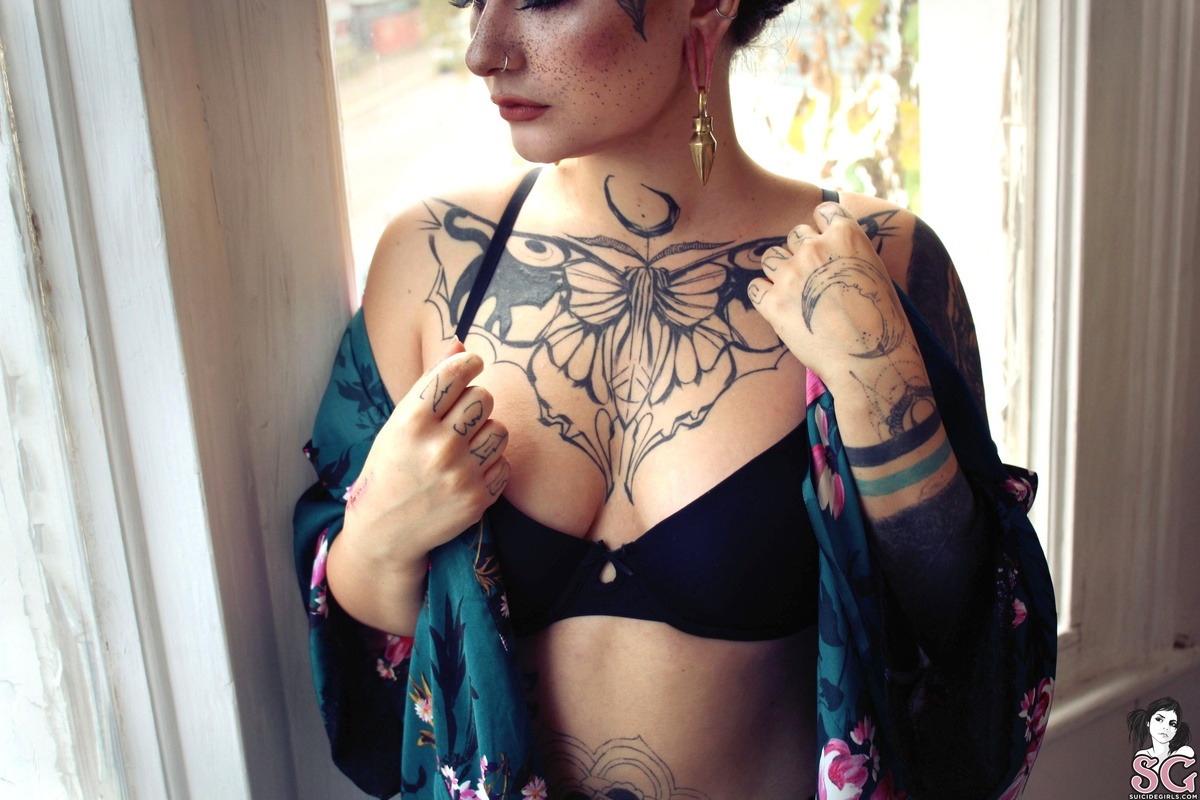 devilesu-aboutlastnight-13.jpg