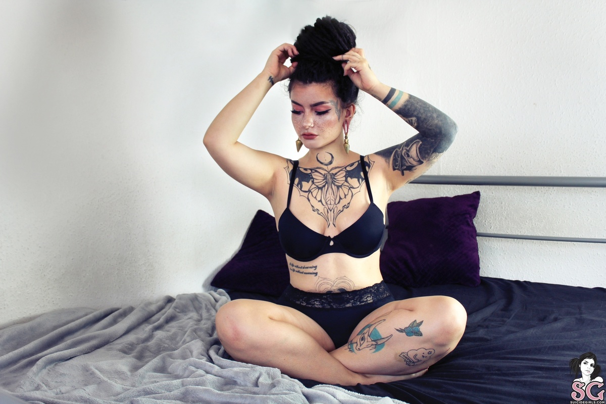 devilesu-aboutlastnight-17.jpg