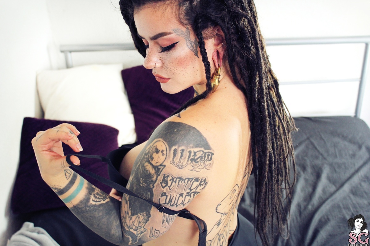 devilesu-aboutlastnight-31.jpg