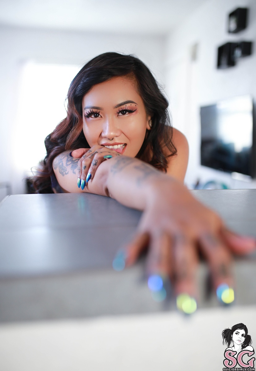 carolinehellcat-incandescence-05.jpg