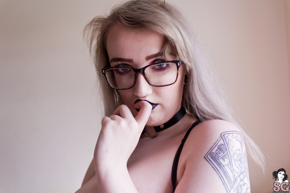 sxphiee-biggerthansatan-01.jpg