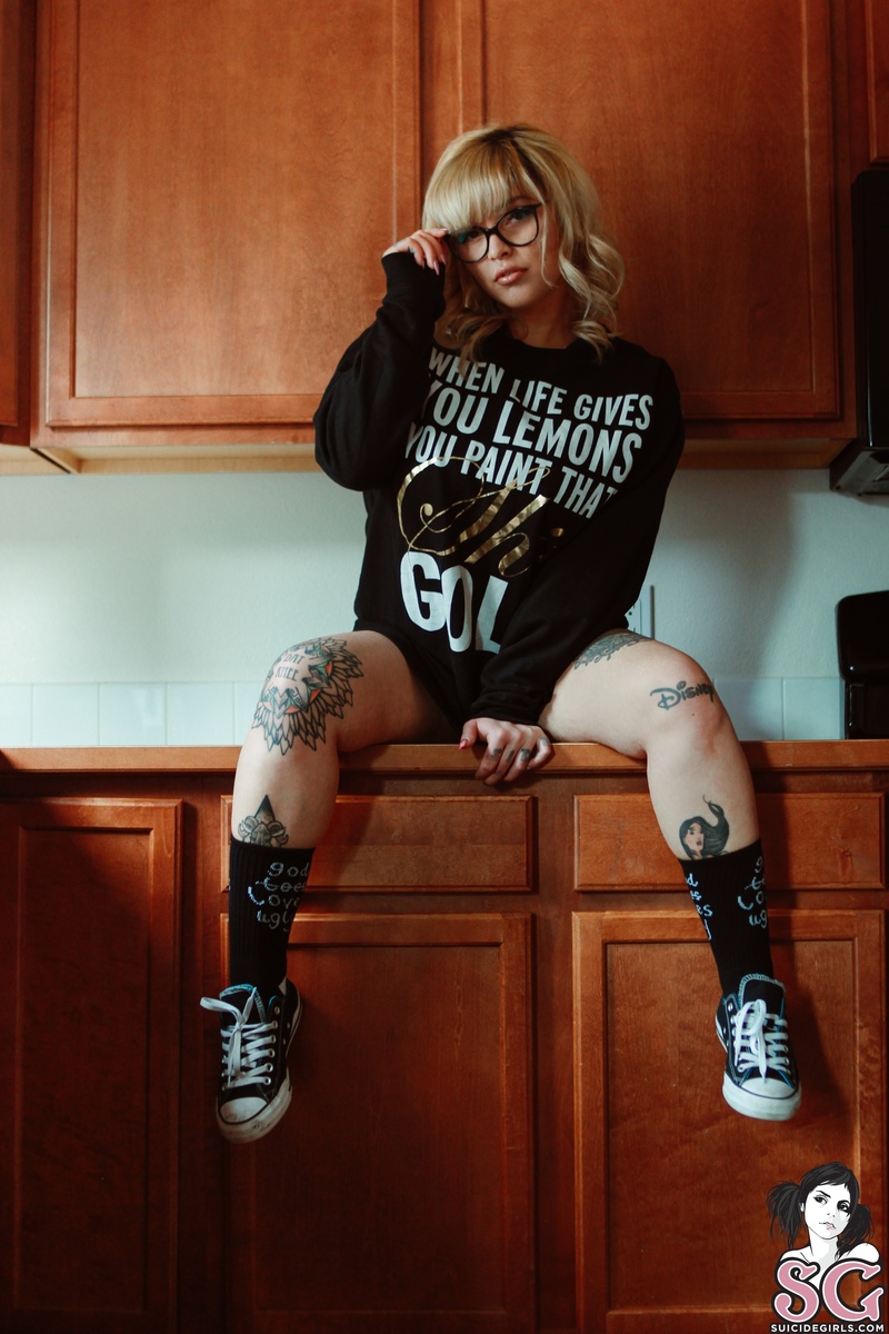 mommabear949-thewomanwiththetattooedhands-01.jpg