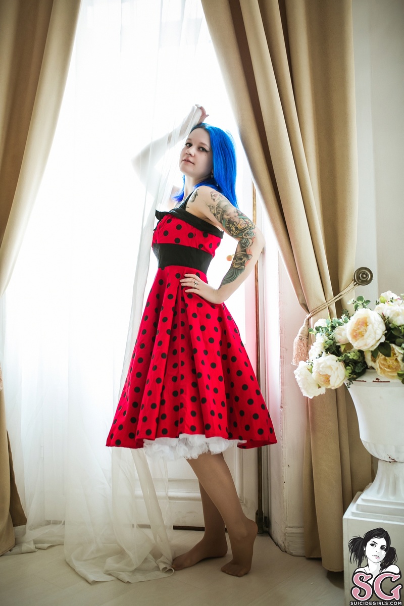 missmadnes-reddresshotheart-01.jpg
