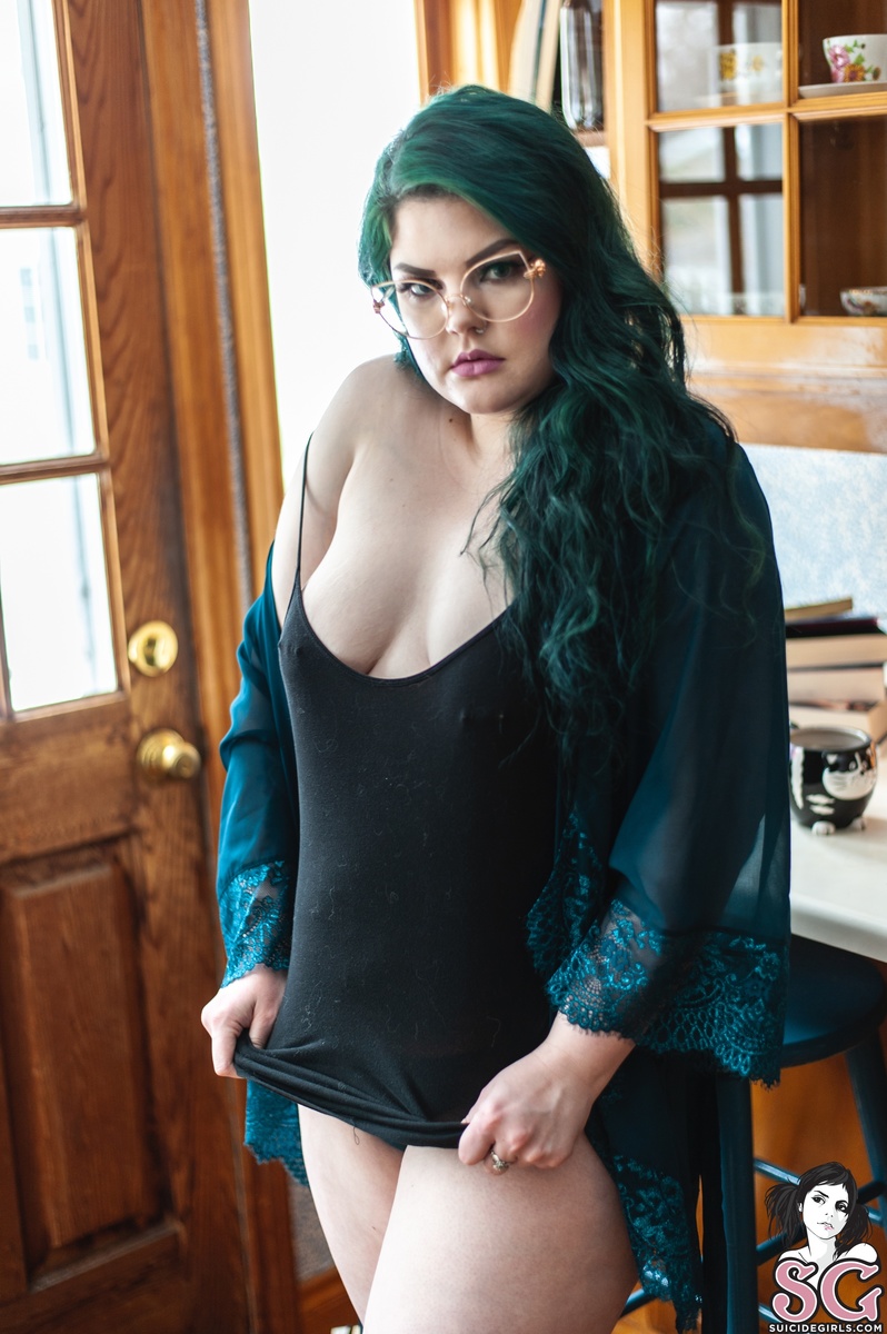 emmx-itsfinetosteeptogetheronthefirstdate-11.jpg