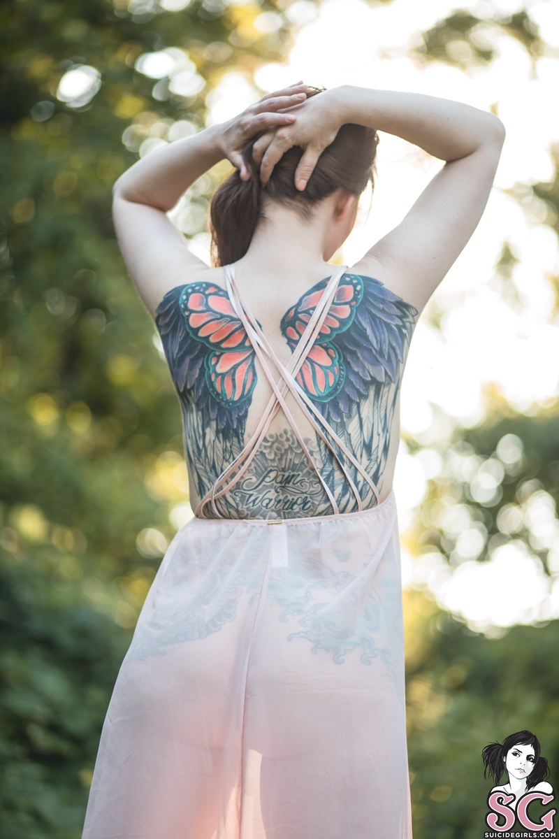 reggielove-comeexploremypinkparadise-05.jpg