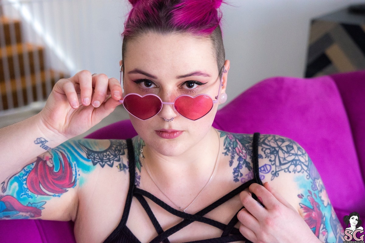 aquata-heartshapedglasses-03.jpg