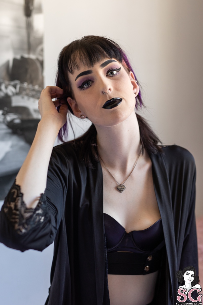 ditadollface-stonerwitch-01.jpg