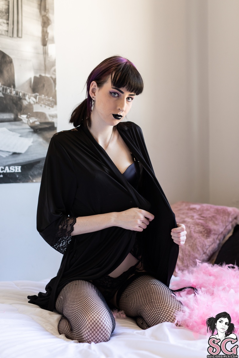 ditadollface-stonerwitch-03.jpg
