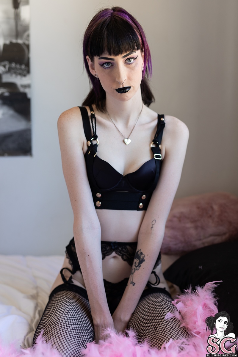 ditadollface-stonerwitch-09.jpg