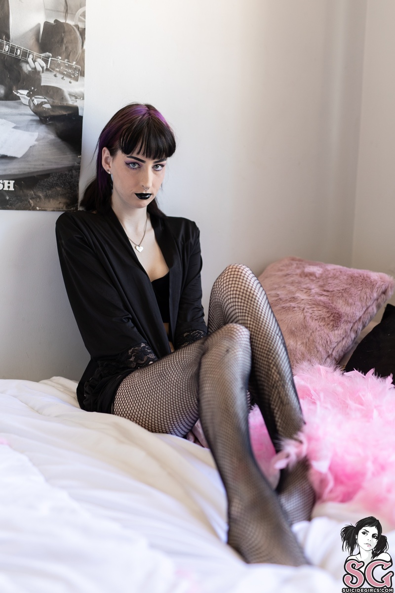 ditadollface-stonerwitch-05.jpg