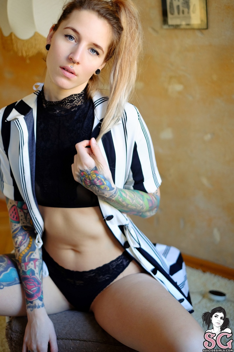 lisarocketcock-likearocket-01.jpg
