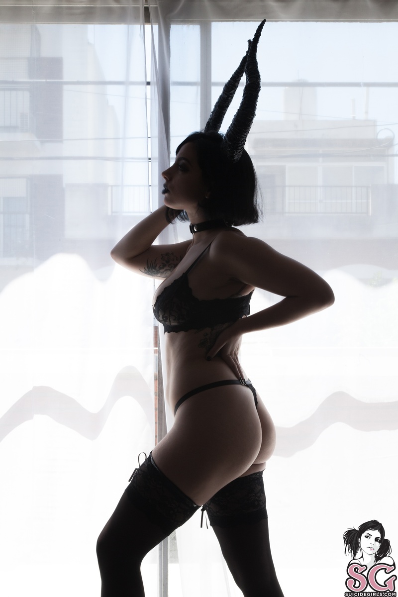 queenmilani-devilmancrybaby-01.jpg