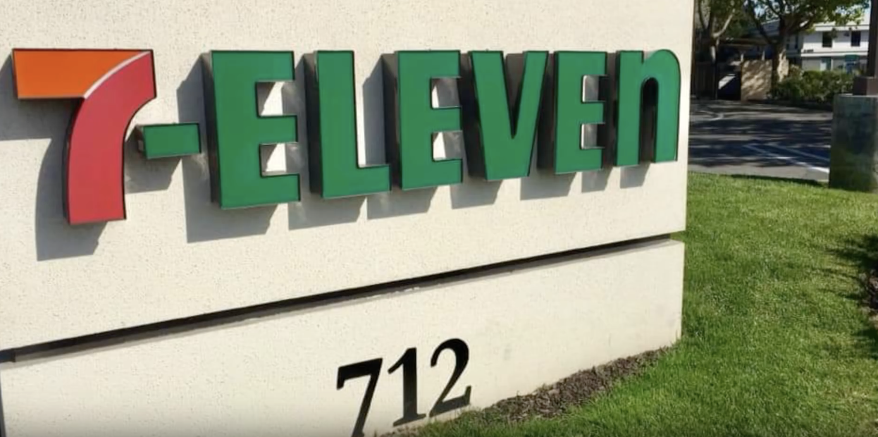 7-11 at 712