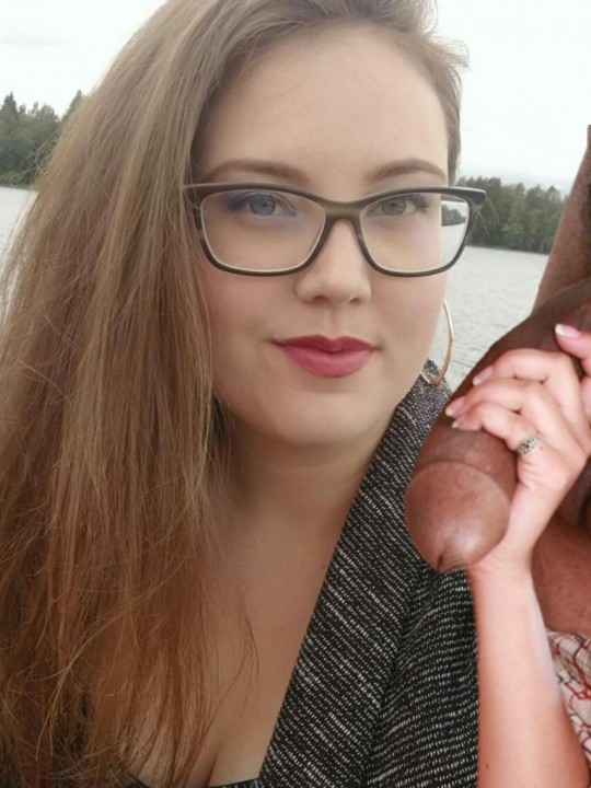 Amateur babe loves big black cock