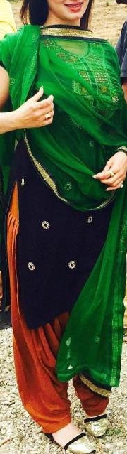 Kainaat-Arora-With-Gippy-0574_1.jpg