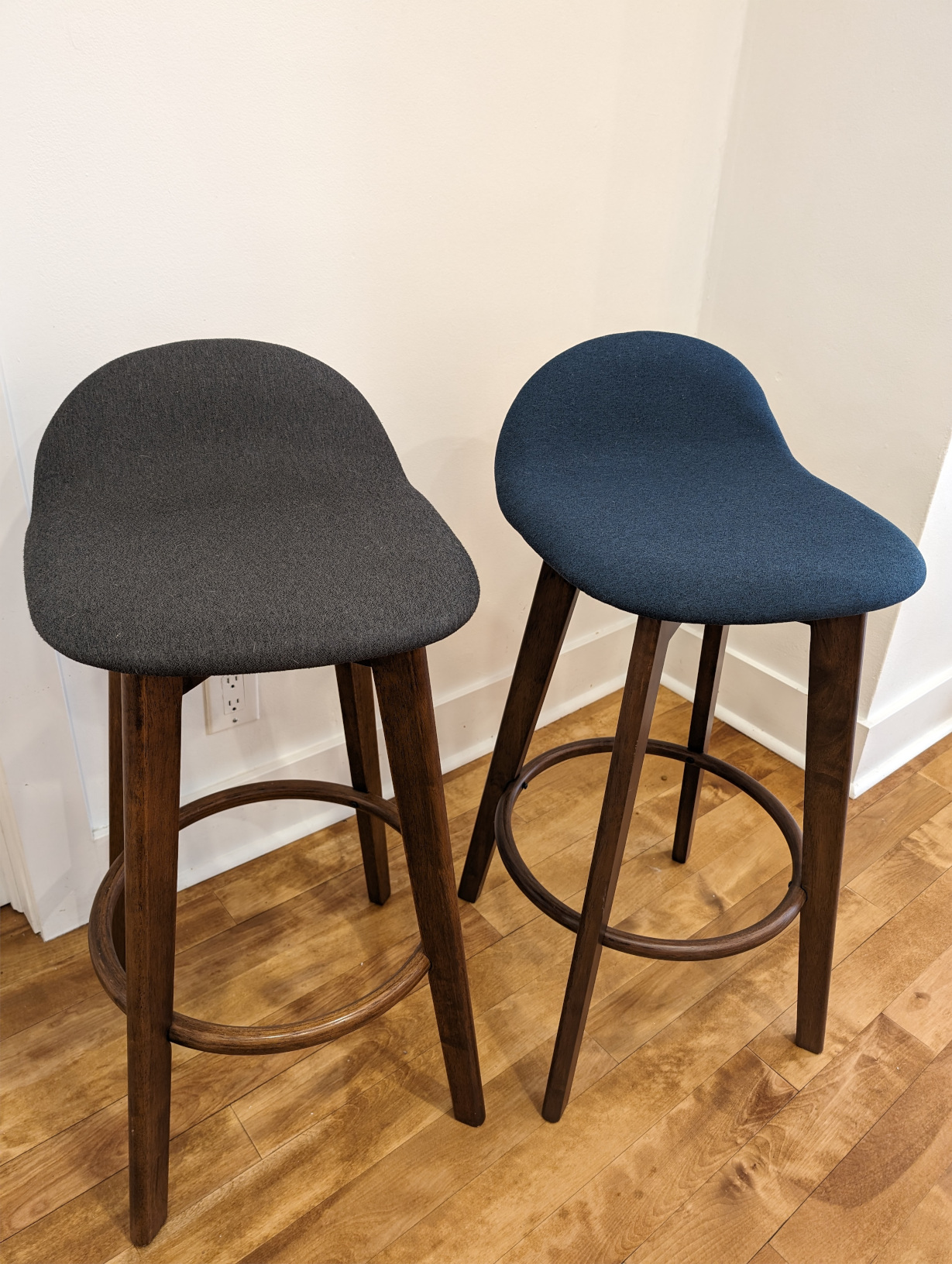 02_stools.jpg