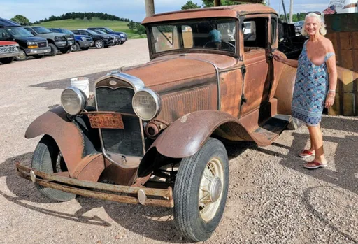 Auto Antique Joyce.jpg
